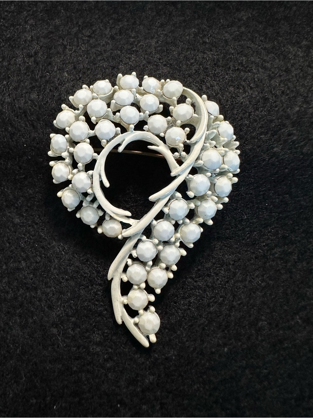 Vintage Lisner Signed White Milk Glass Swirl Brooch- Fabulous and Excellent Cond